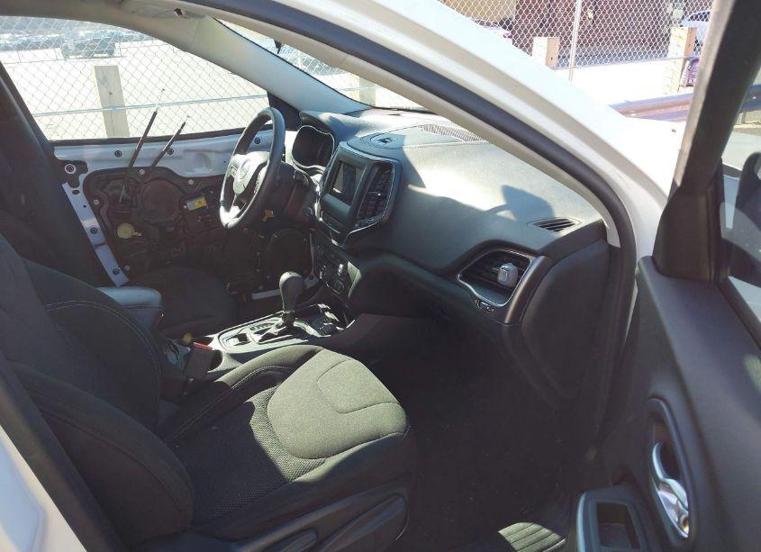 Photo 5 of 2020 Jeep Cherokee LATITUDE FWD (VIN 1C4PJLCB2LD571139)