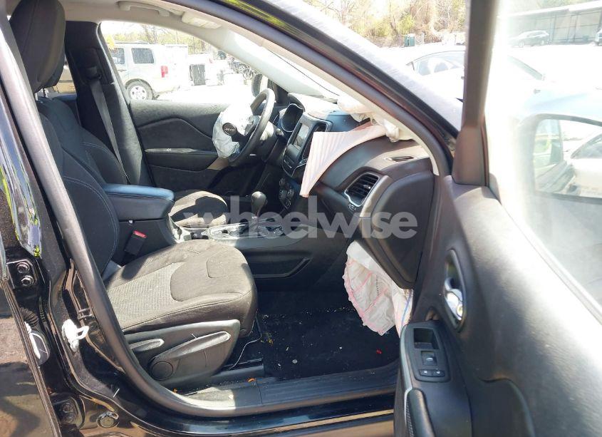 Photo 5 of 2020 Jeep Cherokee LATITUDE FWD (VIN 1C4PJLCB2LD581248)