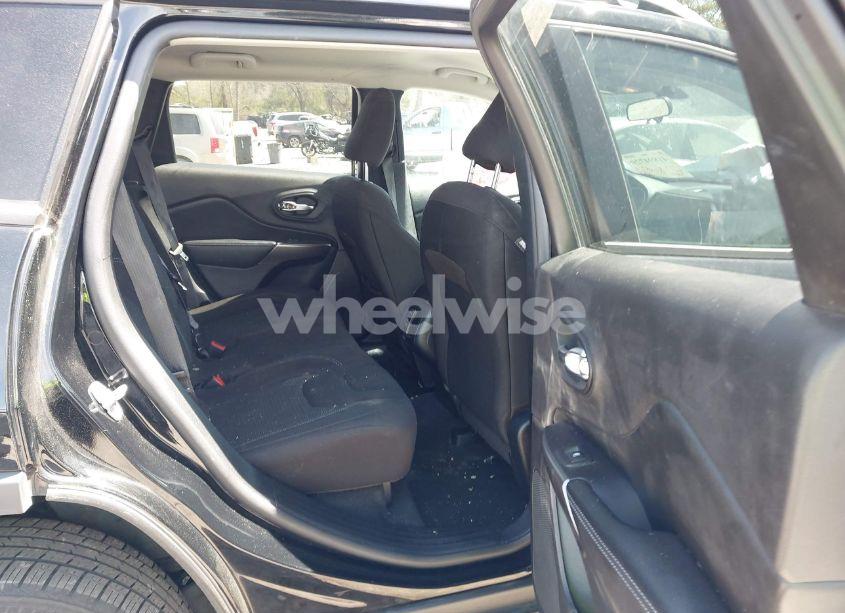 Photo 8 of 2020 Jeep Cherokee LATITUDE FWD (VIN 1C4PJLCB2LD581248)