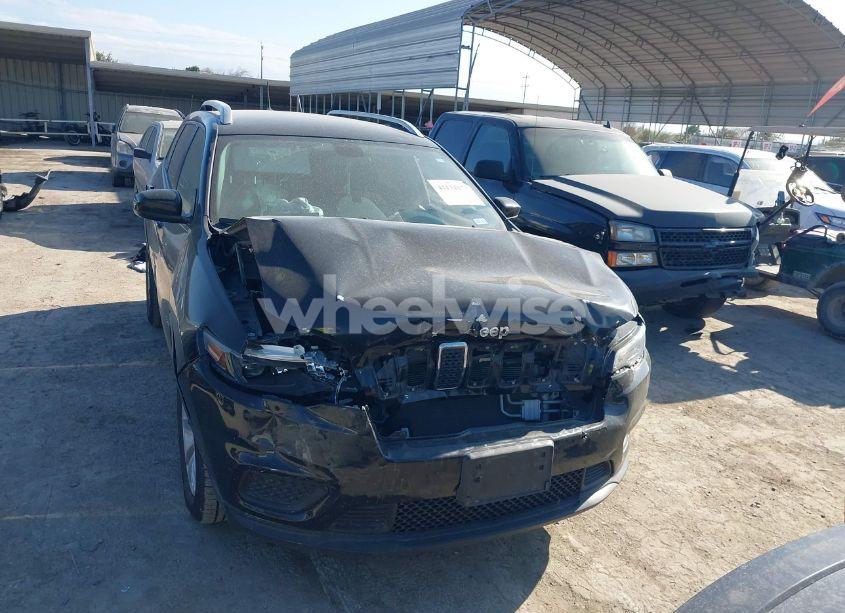 Photo 12 of 2020 Jeep Cherokee LATITUDE FWD (VIN 1C4PJLCB2LD581539)