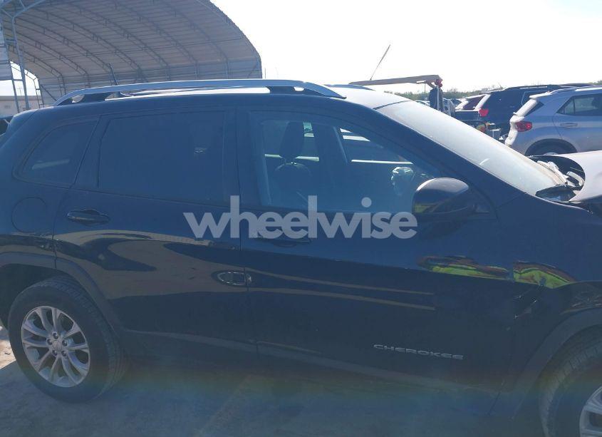 Photo 13 of 2020 Jeep Cherokee LATITUDE FWD (VIN 1C4PJLCB2LD581539)