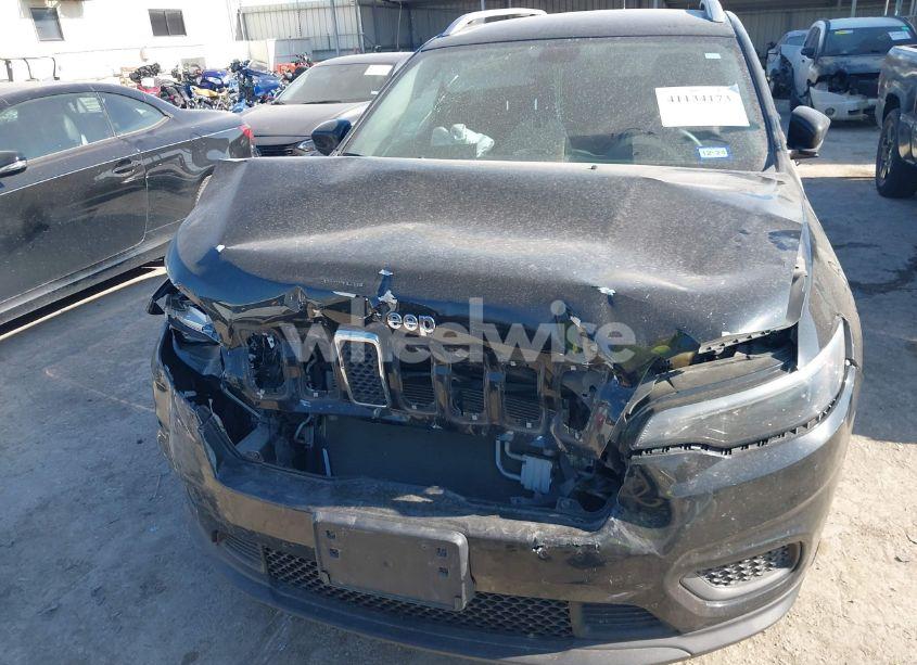 Photo 6 of 2020 Jeep Cherokee LATITUDE FWD (VIN 1C4PJLCB2LD581539)