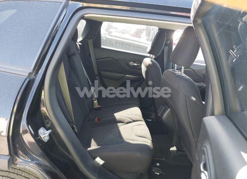 Photo 8 of 2020 Jeep Cherokee LATITUDE FWD (VIN 1C4PJLCB2LD581539)