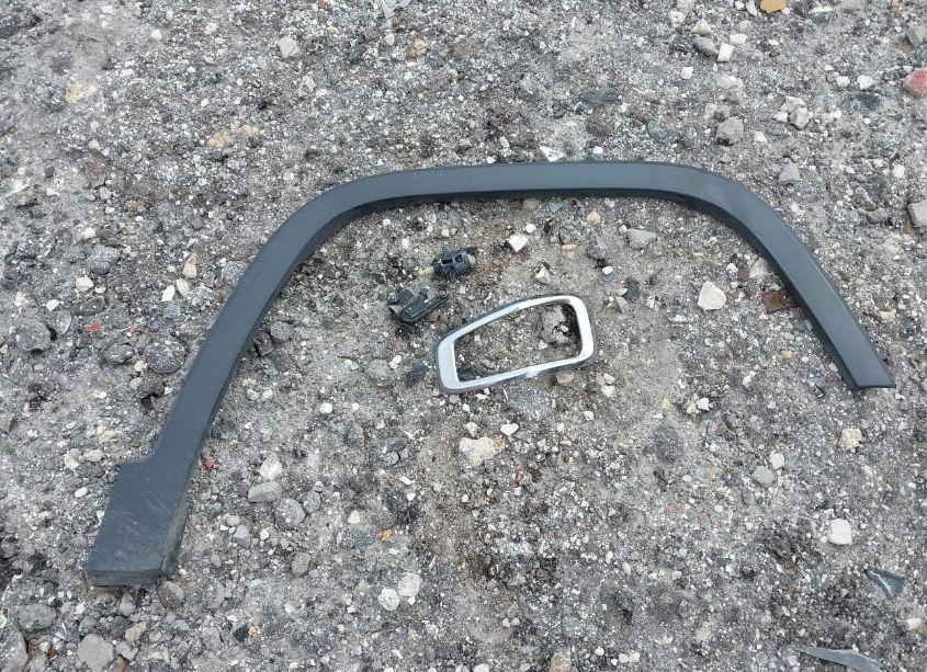 Photo 12 of 2015 Jeep Cherokee LATITUDE (VIN 1C4PJLCB3FW536828)