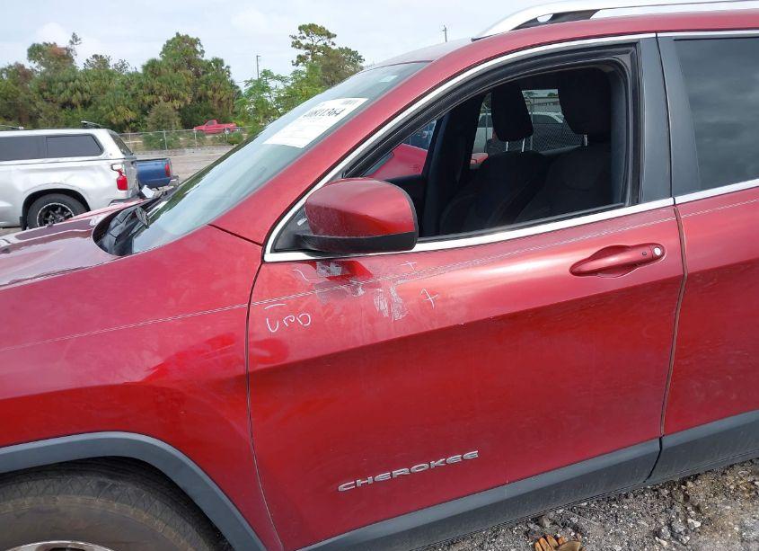 Photo 18 of 2015 Jeep Cherokee LATITUDE (VIN 1C4PJLCB3FW536828)