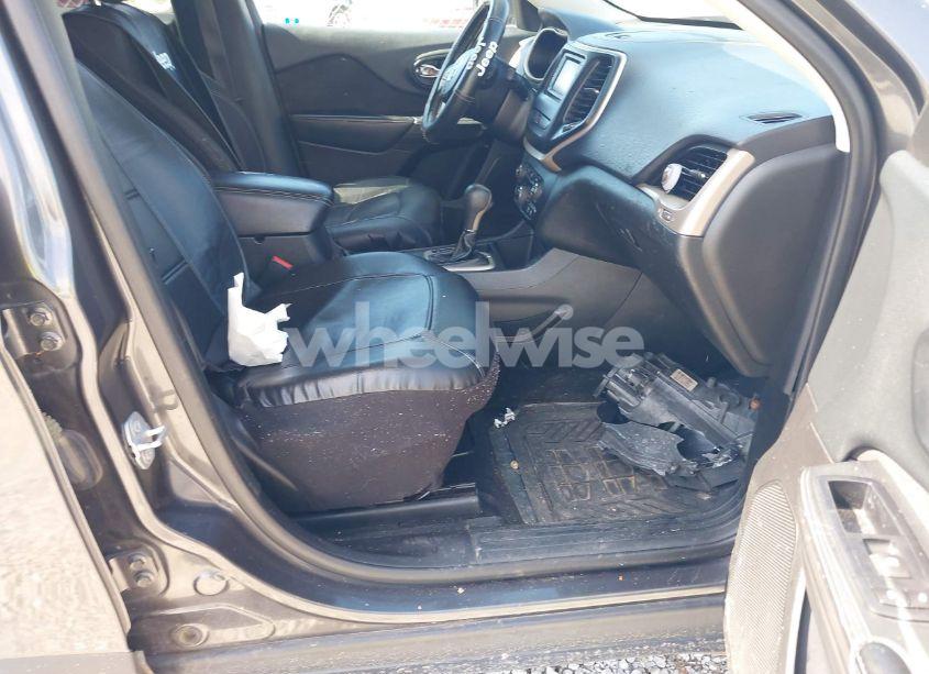 Photo 5 of 2015 Jeep Cherokee LATITUDE (VIN 1C4PJLCB3FW683893)