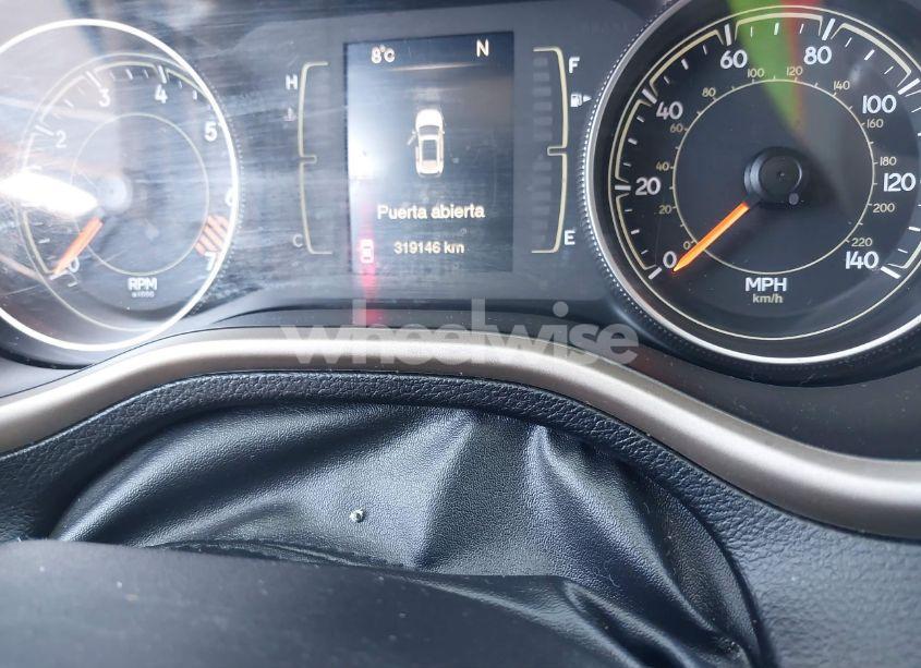 Photo 7 of 2015 Jeep Cherokee LATITUDE (VIN 1C4PJLCB3FW683893)