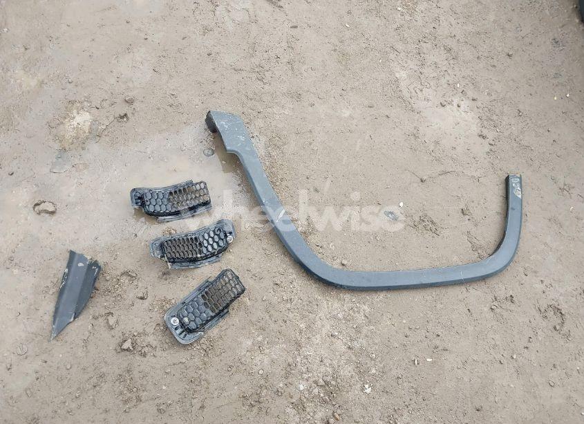 Photo 12 of 2015 Jeep Cherokee LATITUDE (VIN 1C4PJLCB3FW791396)