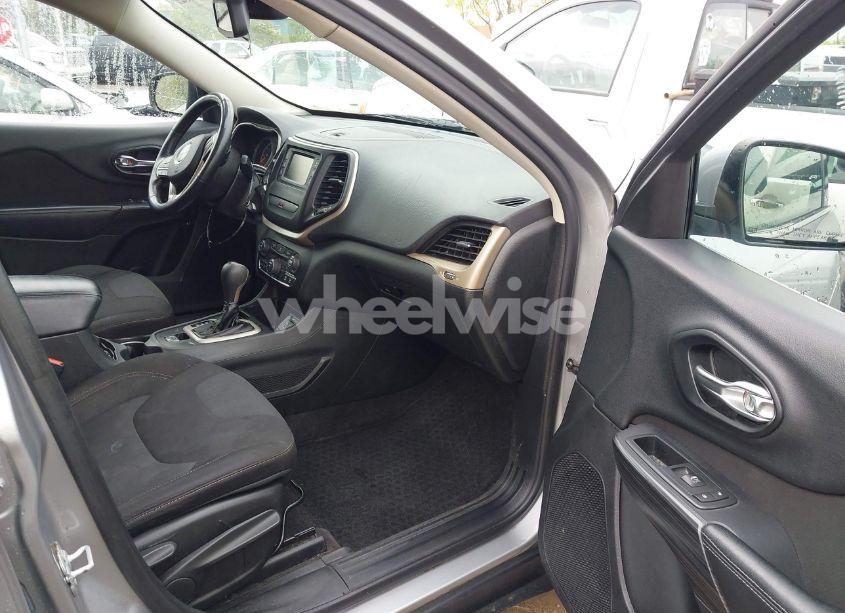 Photo 5 of 2015 Jeep Cherokee LATITUDE (VIN 1C4PJLCB3FW791396)