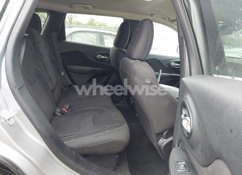 Photo 8 of 2015 Jeep Cherokee LATITUDE (VIN 1C4PJLCB3FW791396)