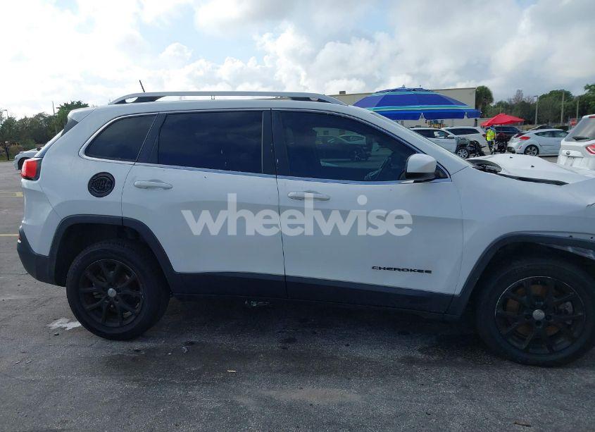 Photo 14 of 2016 Jeep Cherokee LATITUDE (VIN 1C4PJLCB3GW135247)