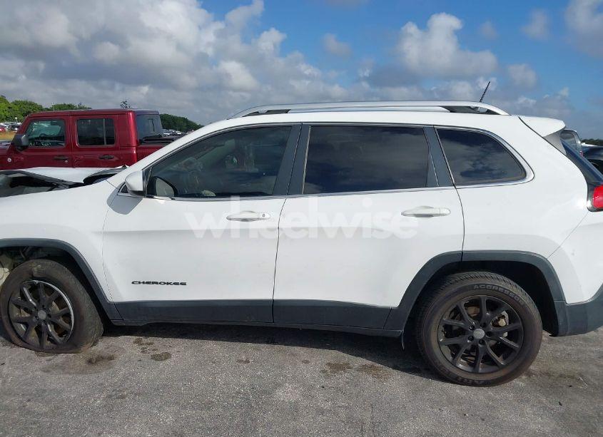 Photo 15 of 2016 Jeep Cherokee LATITUDE (VIN 1C4PJLCB3GW135247)