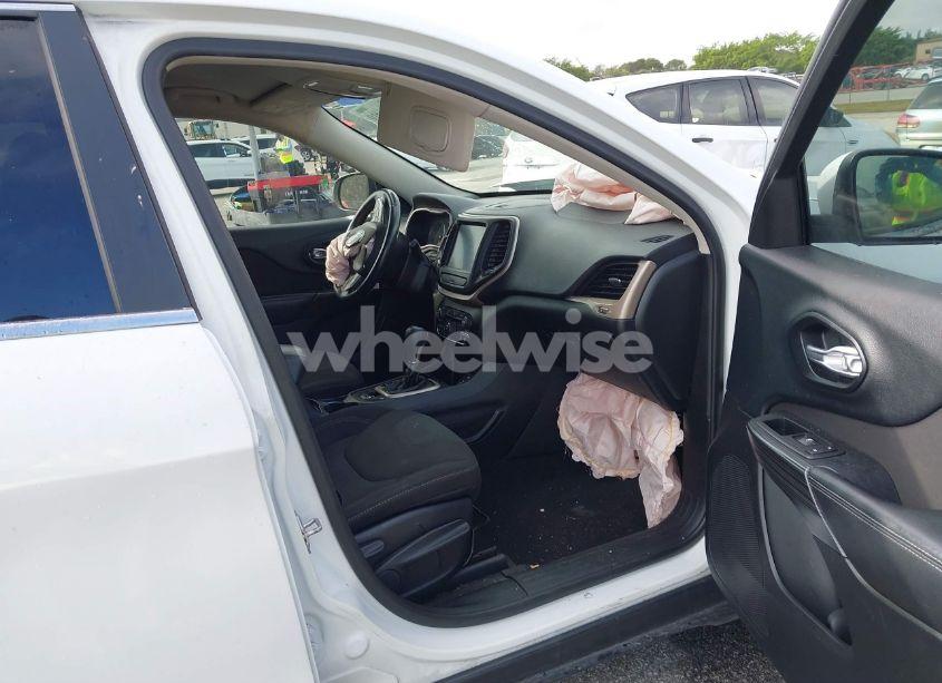 Photo 5 of 2016 Jeep Cherokee LATITUDE (VIN 1C4PJLCB3GW135247)