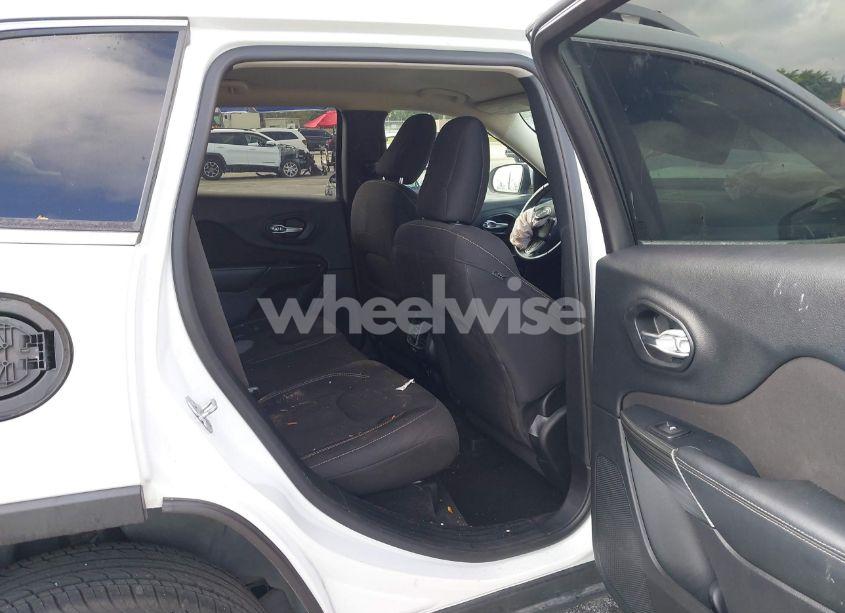 Photo 8 of 2016 Jeep Cherokee LATITUDE (VIN 1C4PJLCB3GW135247)