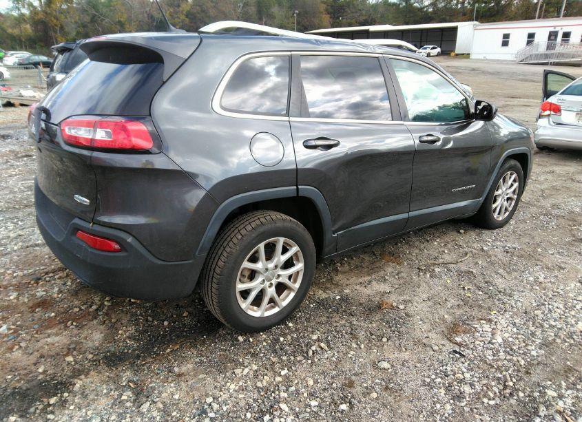 Photo 4 of 2016 Jeep Cherokee LATITUDE (VIN 1C4PJLCB3GW158009)