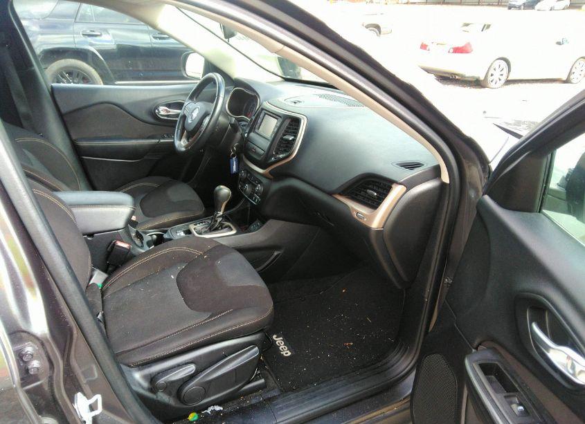 Photo 5 of 2016 Jeep Cherokee LATITUDE (VIN 1C4PJLCB3GW158009)