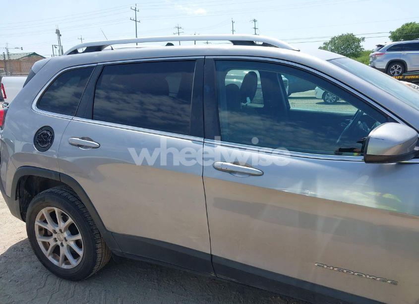 Photo 13 of 2016 Jeep Cherokee LATITUDE (VIN 1C4PJLCB3GW200355)