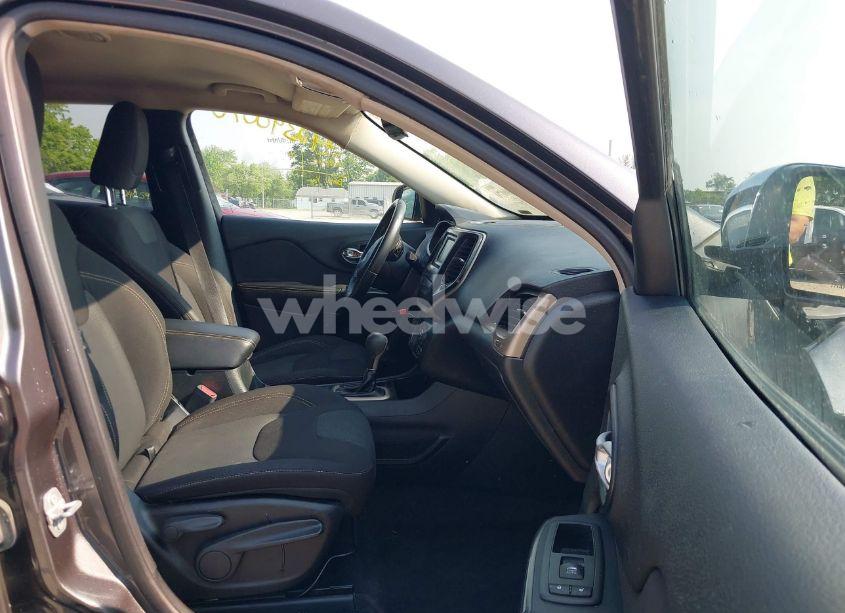 Photo 5 of 2016 Jeep Cherokee LATITUDE (VIN 1C4PJLCB3GW303145)