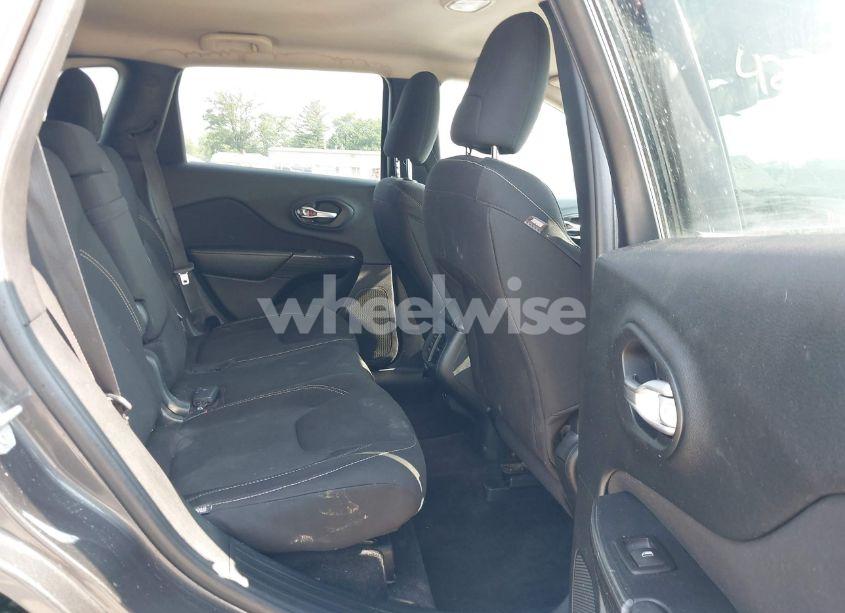 Photo 8 of 2016 Jeep Cherokee LATITUDE (VIN 1C4PJLCB3GW303145)