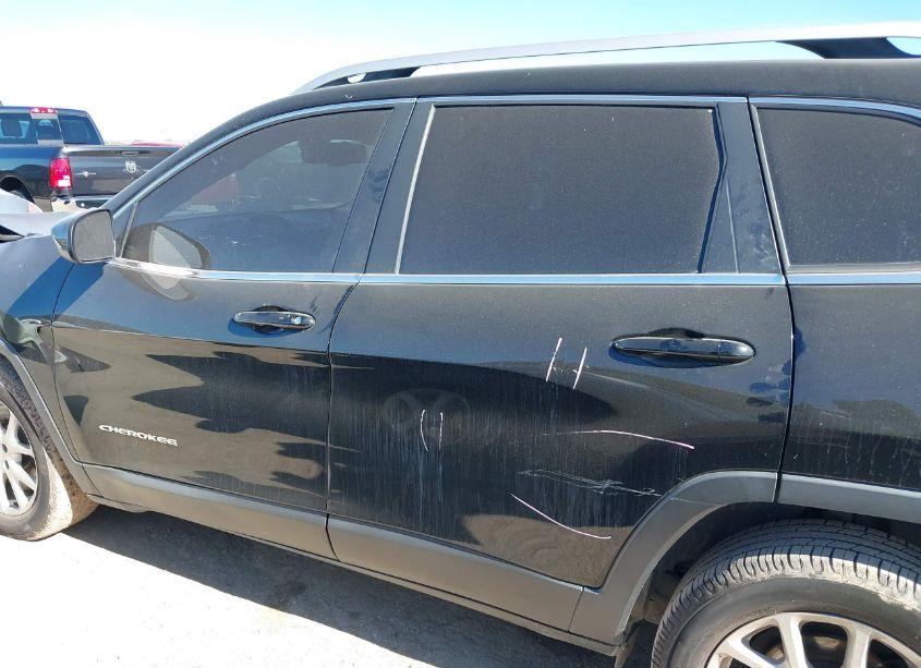 Photo 14 of 2017 Jeep Cherokee LATITUDE FWD (VIN 1C4PJLCB3HD222367)