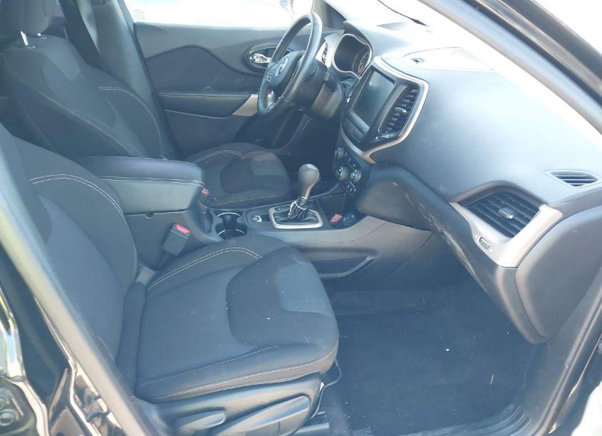 Photo 5 of 2017 Jeep Cherokee LATITUDE FWD (VIN 1C4PJLCB3HD222367)