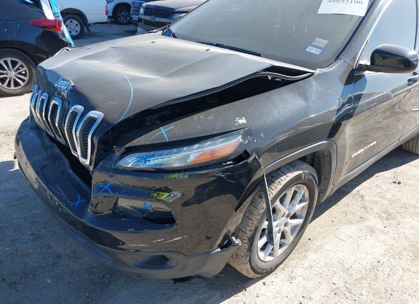 Photo 6 of 2017 Jeep Cherokee LATITUDE FWD (VIN 1C4PJLCB3HD222367)