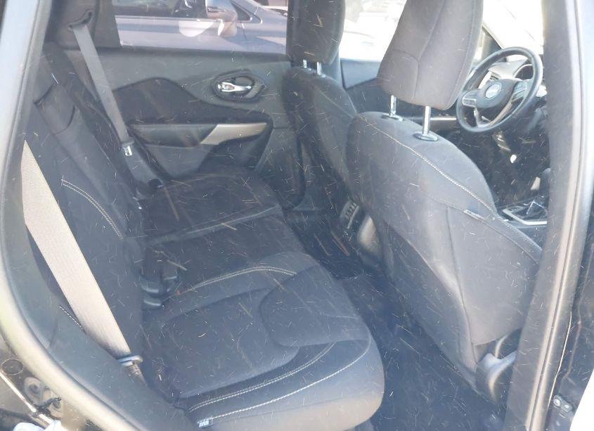 Photo 8 of 2017 Jeep Cherokee LATITUDE FWD (VIN 1C4PJLCB3HD222367)