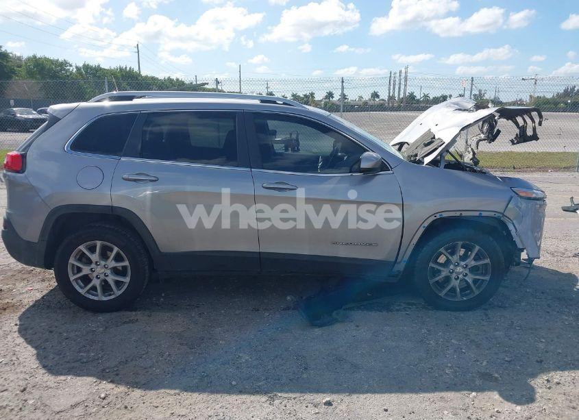 Photo 13 of 2017 Jeep Cherokee LATITUDE FWD (VIN 1C4PJLCB3HW542048)