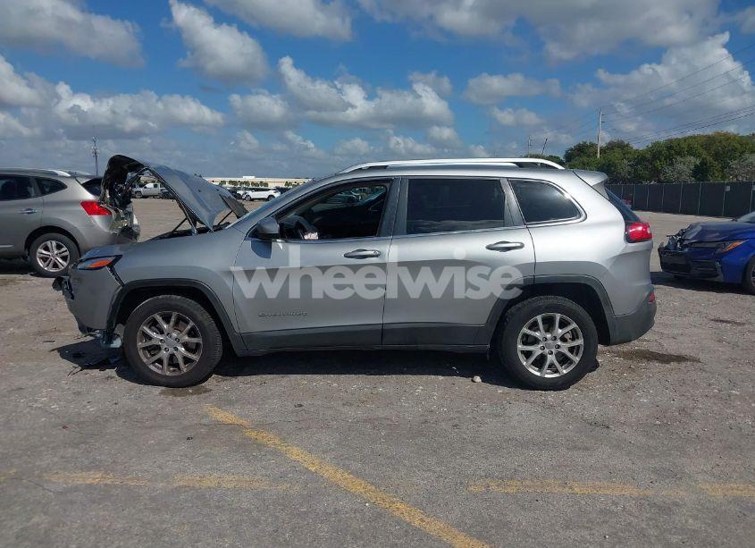 Photo 14 of 2017 Jeep Cherokee LATITUDE FWD (VIN 1C4PJLCB3HW542048)