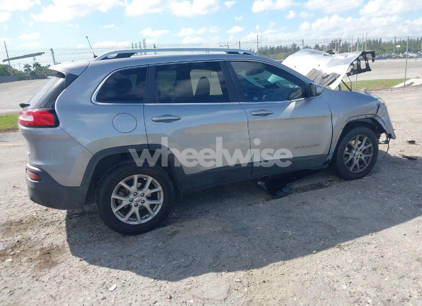 Photo 4 of 2017 Jeep Cherokee LATITUDE FWD (VIN 1C4PJLCB3HW542048)