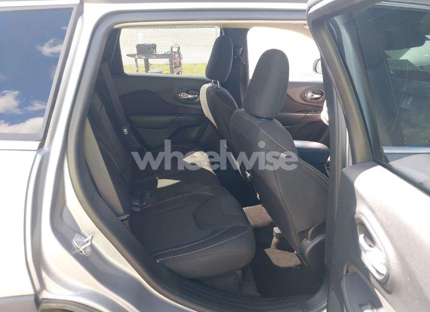 Photo 8 of 2017 Jeep Cherokee LATITUDE FWD (VIN 1C4PJLCB3HW542048)