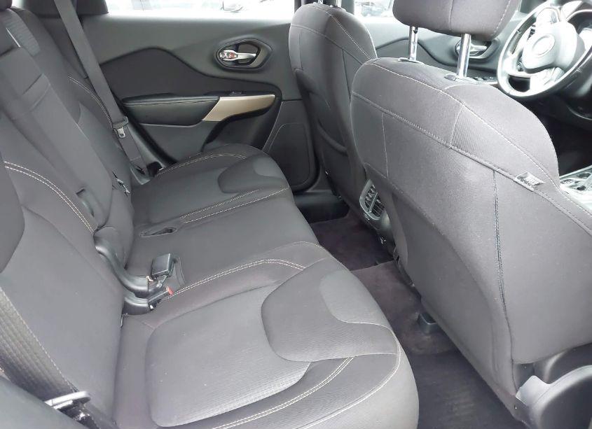 Photo 8 of 2017 Jeep Cherokee LATITUDE FWD (VIN 1C4PJLCB3HW586860)