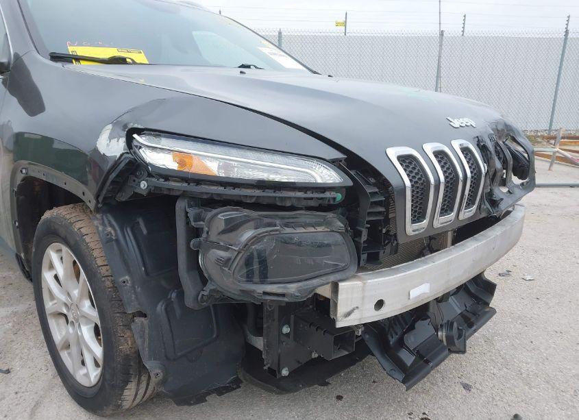 Photo 18 of 2017 Jeep Cherokee LATITUDE FWD (VIN 1C4PJLCB3HW650783)