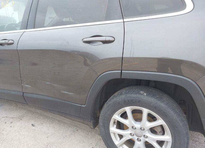 Photo 20 of 2017 Jeep Cherokee LATITUDE FWD (VIN 1C4PJLCB3HW650783)