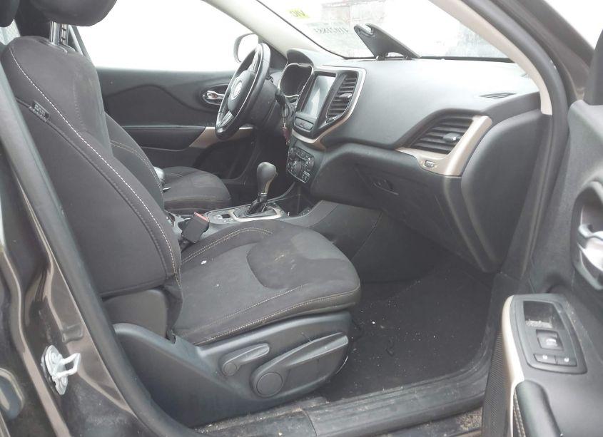 Photo 5 of 2017 Jeep Cherokee LATITUDE FWD (VIN 1C4PJLCB3HW650783)