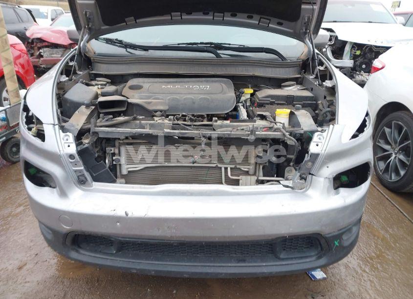 Photo 10 of 2018 Jeep Cherokee LATITUDE FWD (VIN 1C4PJLCB3JD518768)