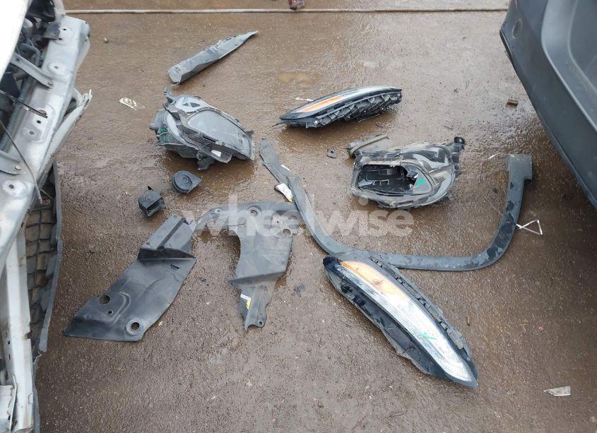 Photo 12 of 2018 Jeep Cherokee LATITUDE FWD (VIN 1C4PJLCB3JD518768)