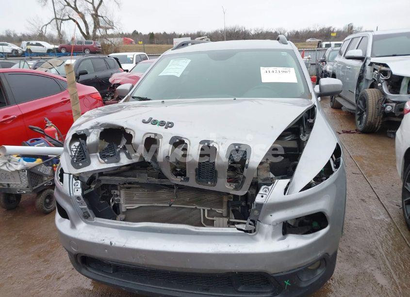 Photo 13 of 2018 Jeep Cherokee LATITUDE FWD (VIN 1C4PJLCB3JD518768)