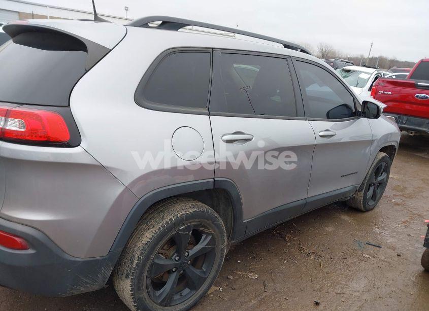 Photo 14 of 2018 Jeep Cherokee LATITUDE FWD (VIN 1C4PJLCB3JD518768)