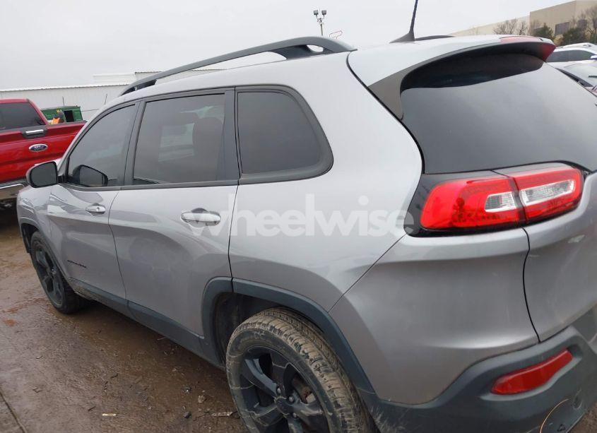 Photo 15 of 2018 Jeep Cherokee LATITUDE FWD (VIN 1C4PJLCB3JD518768)