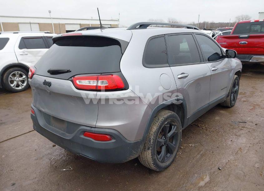 Photo 4 of 2018 Jeep Cherokee LATITUDE FWD (VIN 1C4PJLCB3JD518768)
