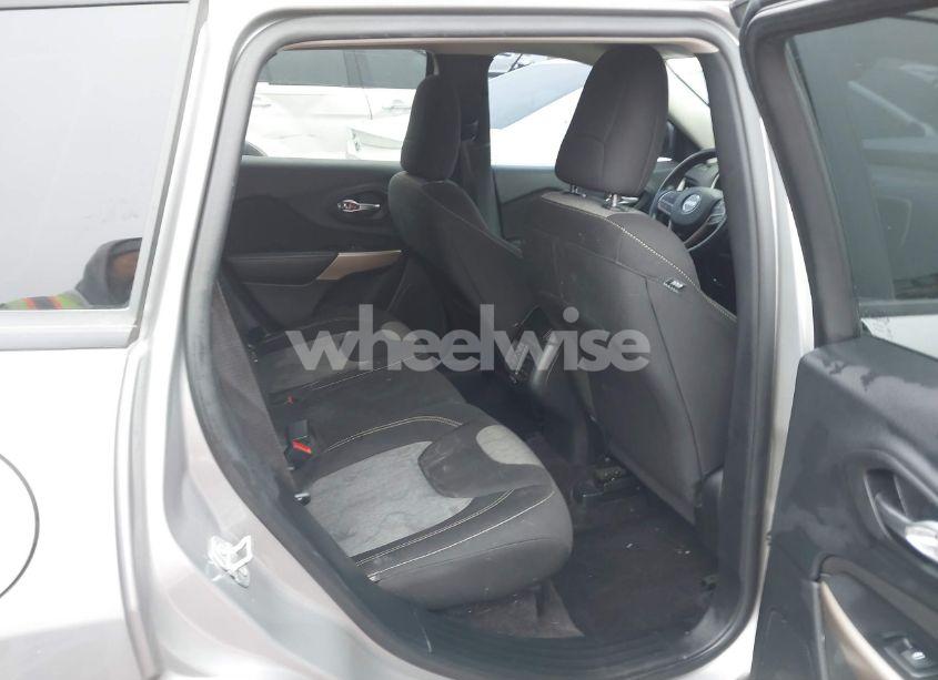 Photo 8 of 2018 Jeep Cherokee LATITUDE FWD (VIN 1C4PJLCB3JD518768)