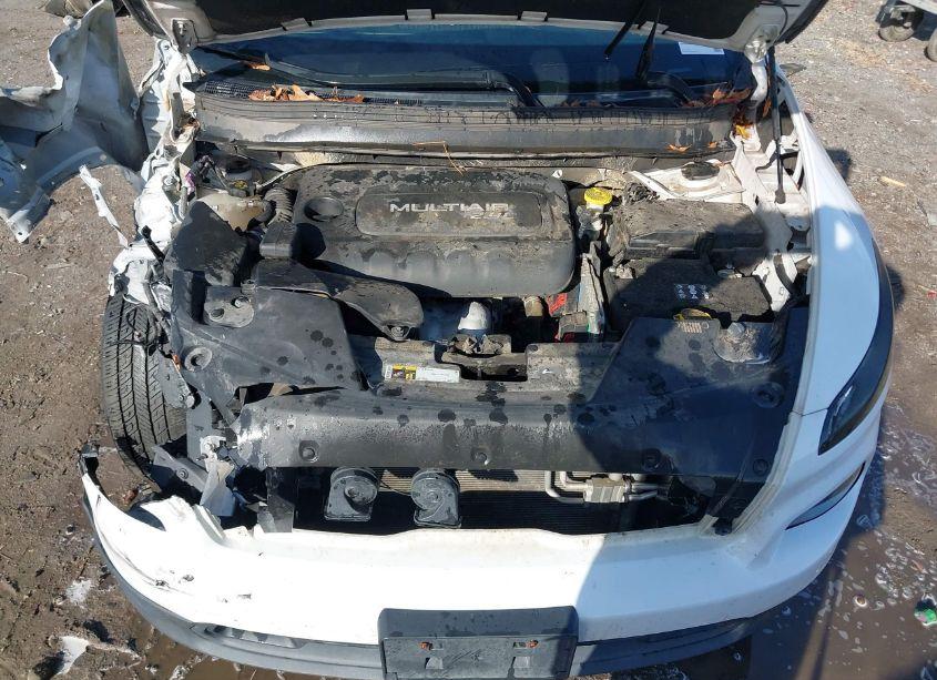 Photo 10 of 2018 Jeep Cherokee LATITUDE FWD (VIN 1C4PJLCB3JD538566)