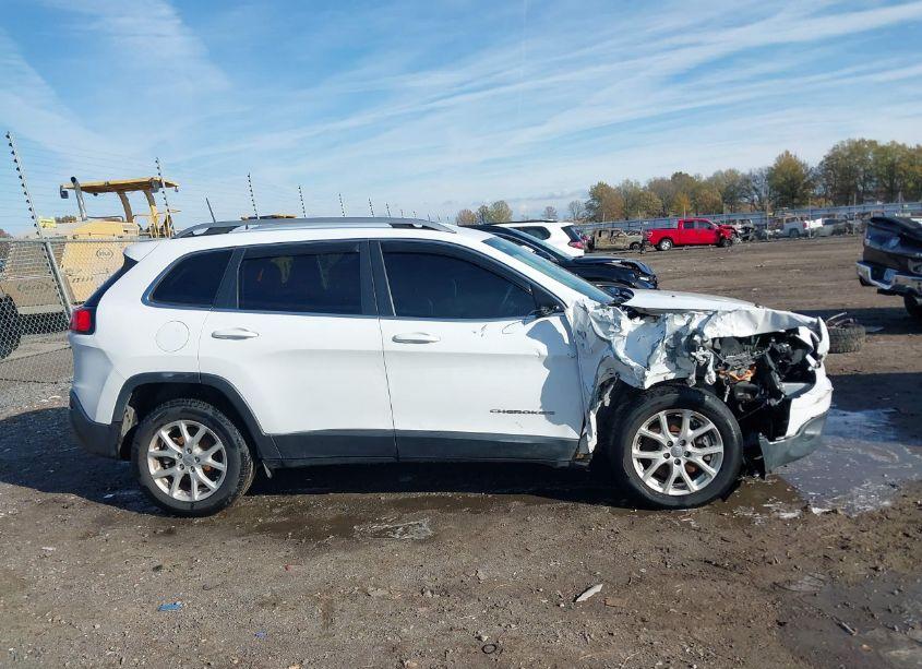 Photo 13 of 2018 Jeep Cherokee LATITUDE FWD (VIN 1C4PJLCB3JD538566)