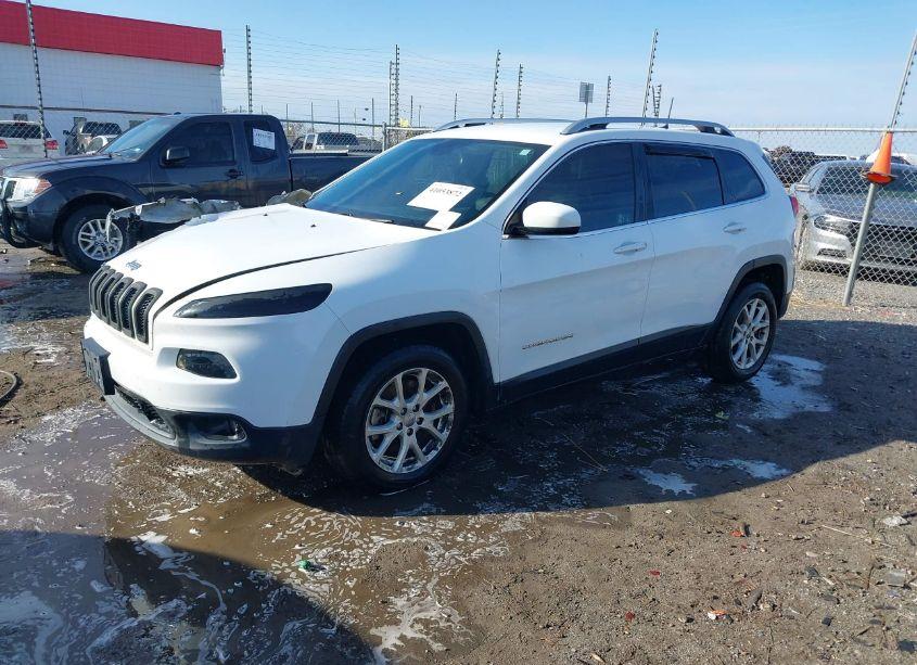Photo 2 of 2018 Jeep Cherokee LATITUDE FWD (VIN 1C4PJLCB3JD538566)