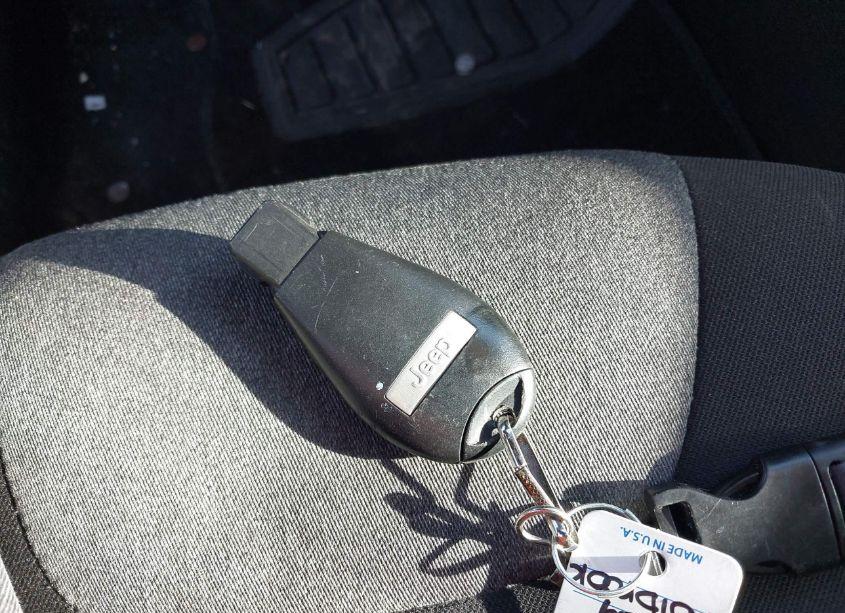 Photo 11 of 2018 Jeep Cherokee LATITUDE FWD (VIN 1C4PJLCB3JD544674)