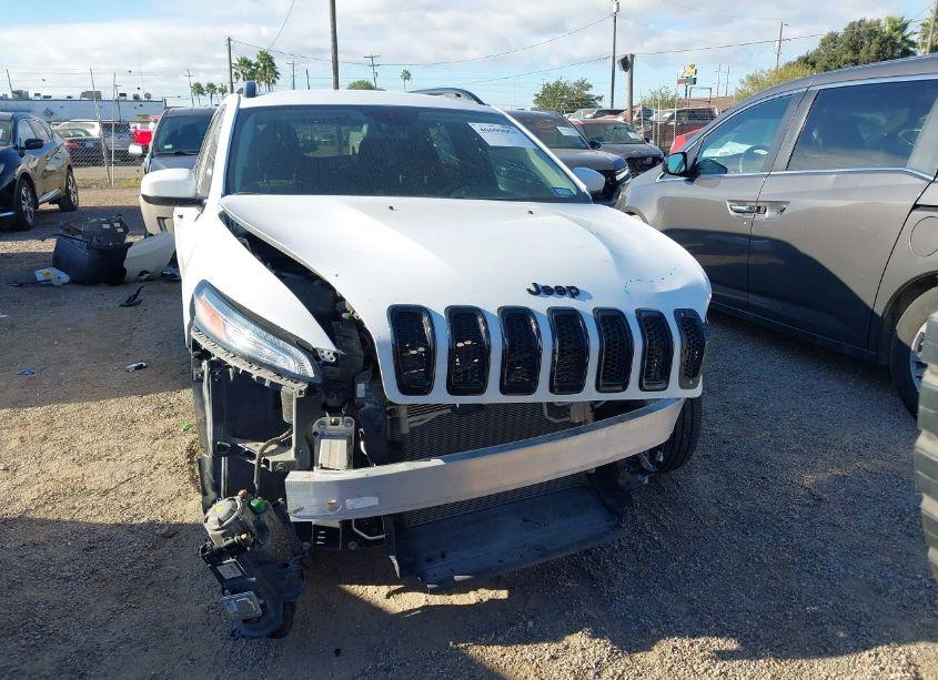 Photo 13 of 2018 Jeep Cherokee LATITUDE FWD (VIN 1C4PJLCB3JD544674)