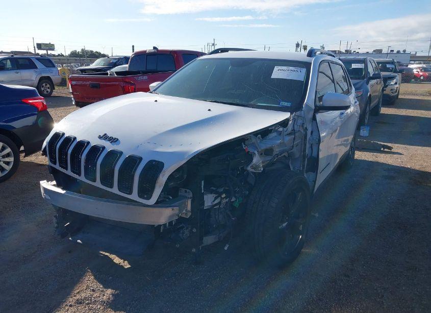 Photo 2 of 2018 Jeep Cherokee LATITUDE FWD (VIN 1C4PJLCB3JD544674)