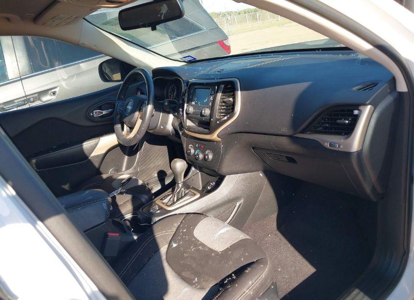 Photo 5 of 2018 Jeep Cherokee LATITUDE FWD (VIN 1C4PJLCB3JD544674)