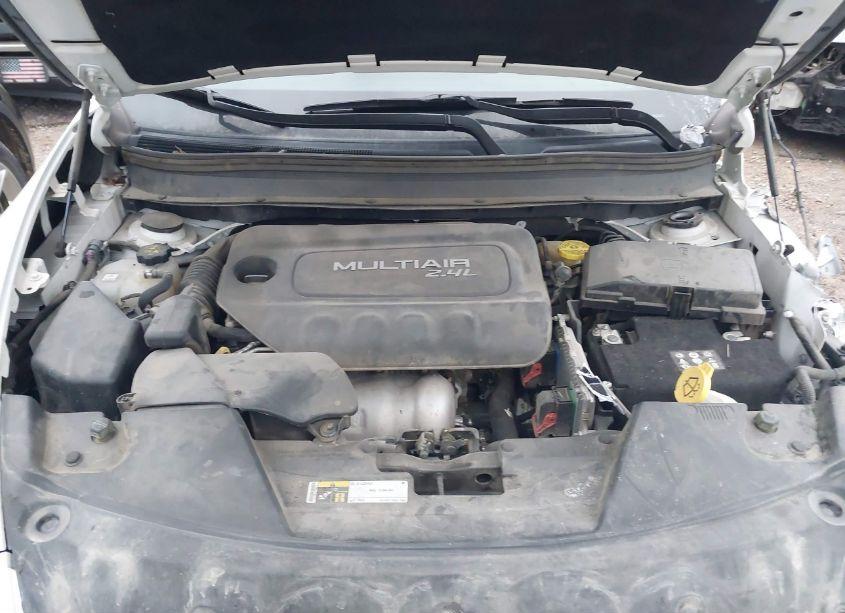 Photo 10 of 2018 Jeep Cherokee LATITUDE FWD (VIN 1C4PJLCB3JD556615)